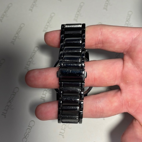 Black Van Heusen Watch (battery needs replaced) - Picture 3 of 4